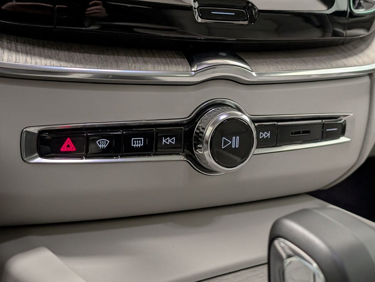 2023 Volvo XC60 Recharge Plus - Bright-17
