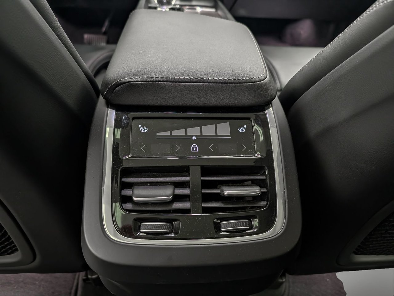 Volvo XC60 B6 AWD Ultimate - Bright 2023-11