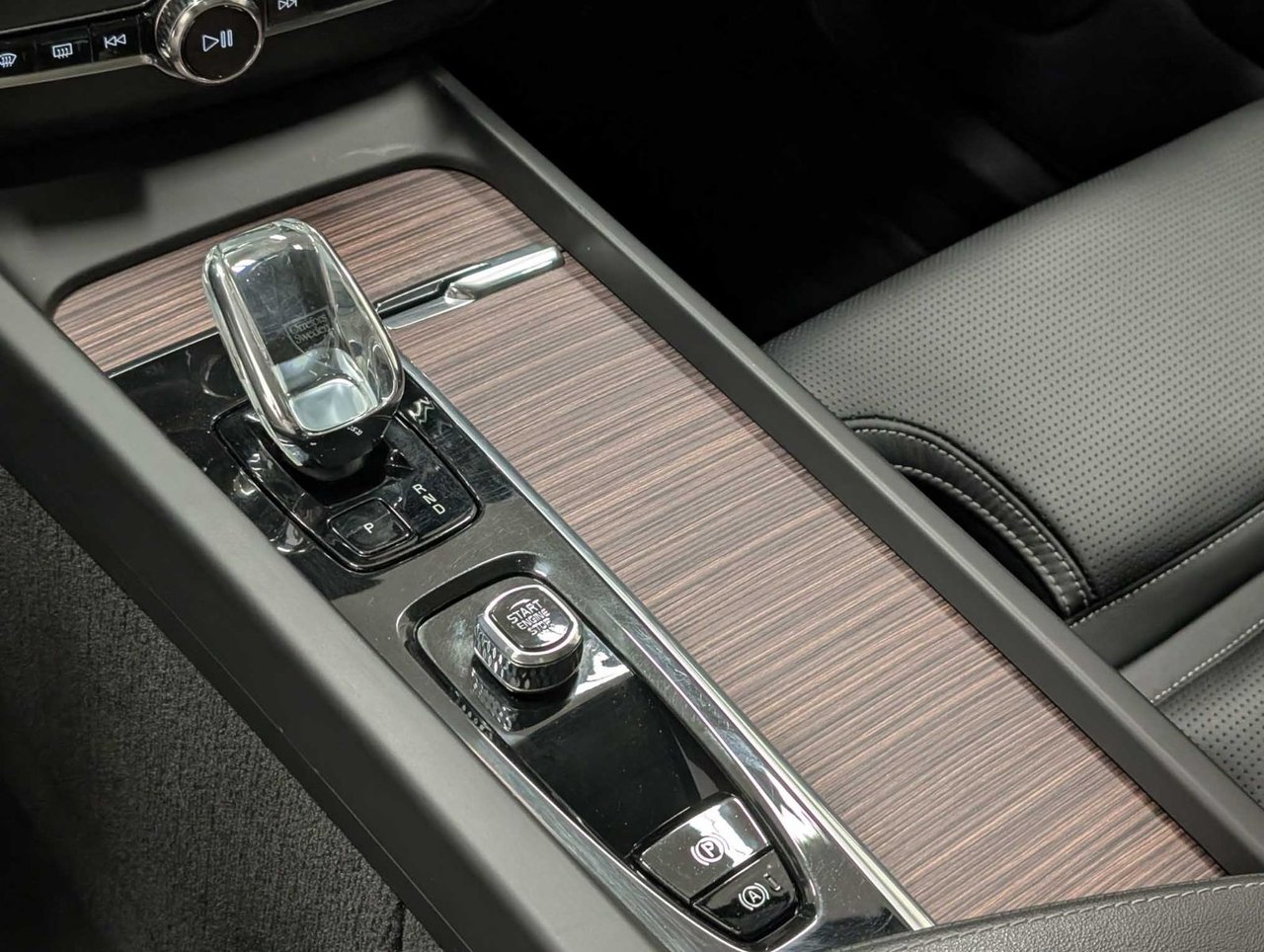 Volvo XC60 Recharge Ultimate - Bright 2023-25