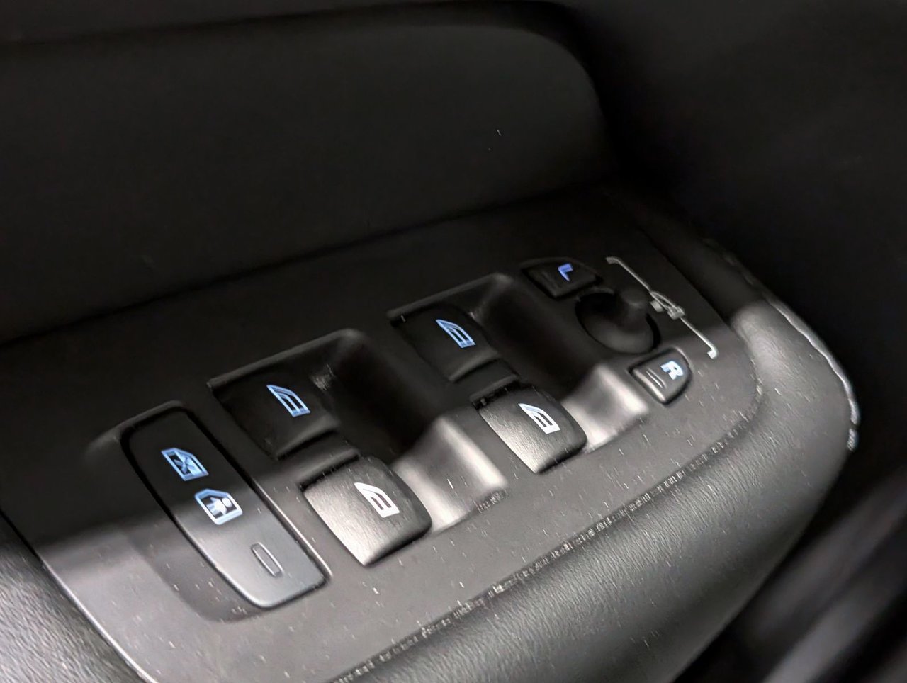 2024 Volvo XC60 B5 AWD Plus Dark Theme-21