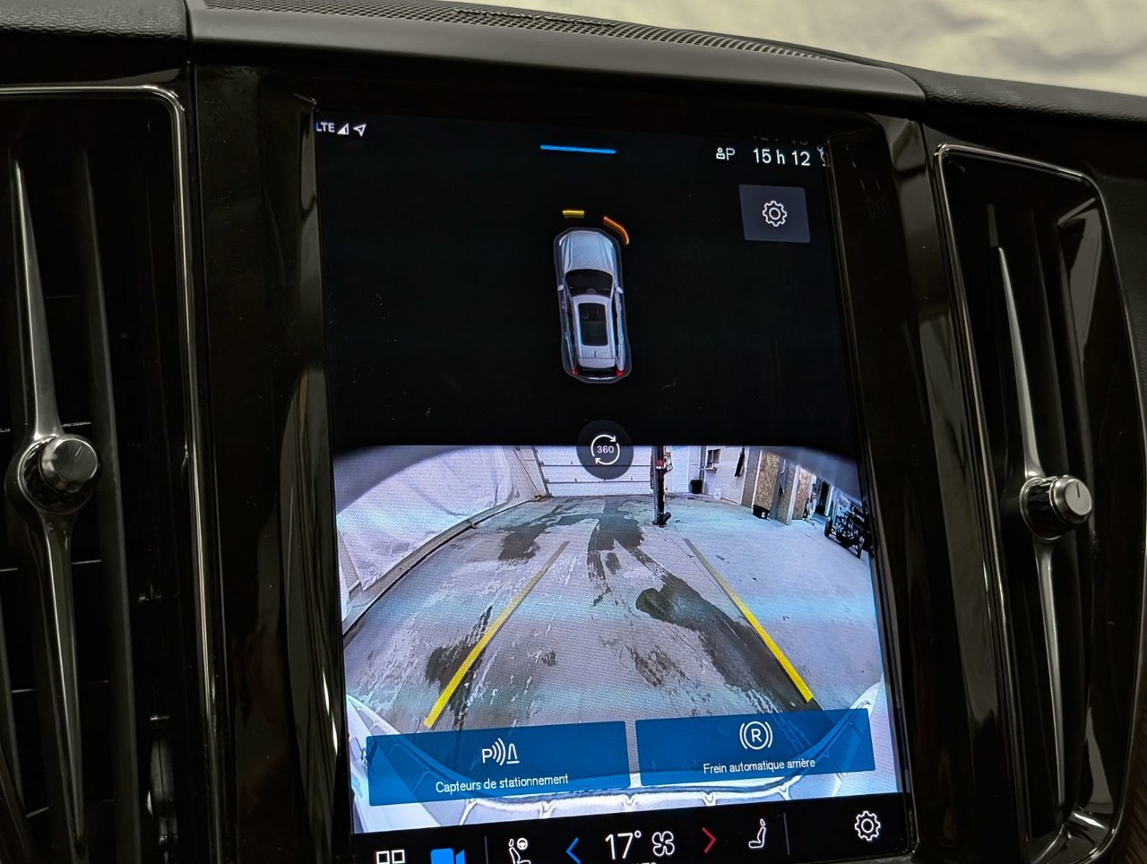2024 Volvo XC60 B5 AWD Plus Dark Theme-25