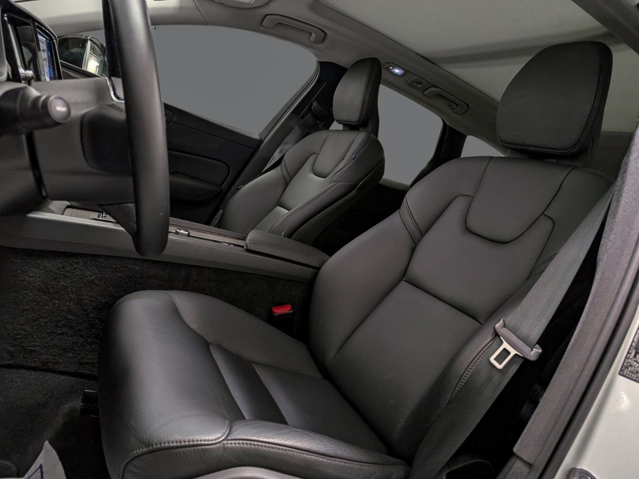 2024 Volvo XC60 B5 AWD Plus Dark Theme-8