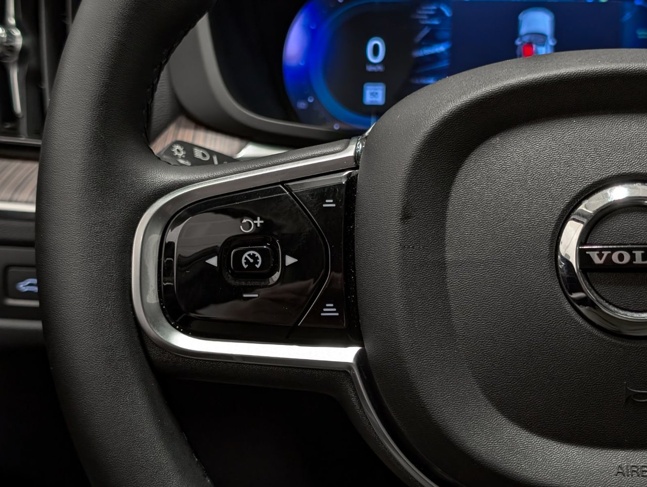2024 Volvo XC60 B5 AWD Plus Dark Theme-20