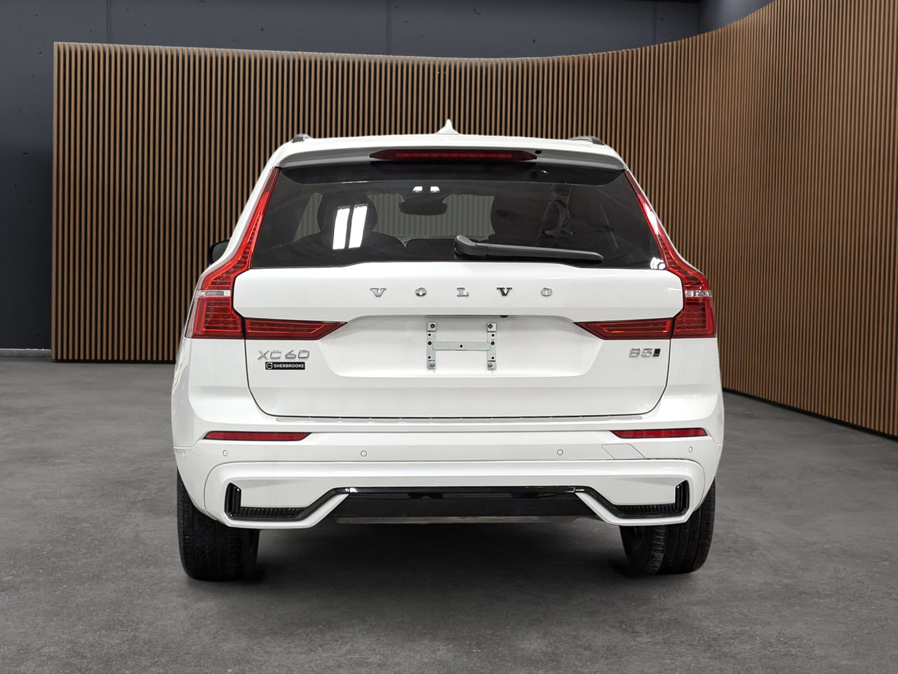 2024 Volvo XC60 B5 AWD Plus Dark Theme-4