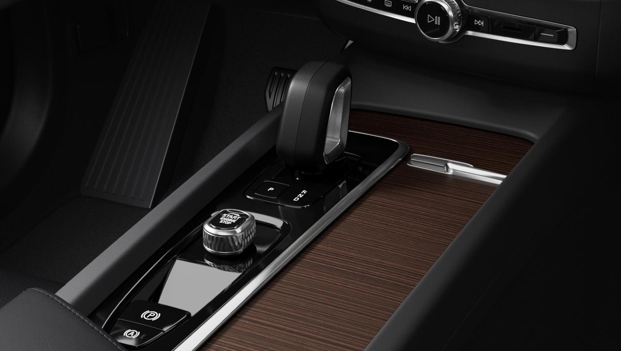 2024 Volvo XC60 B5 AWD Plus Dark Theme-8