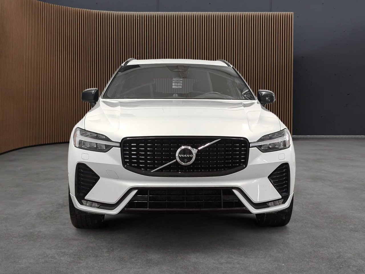 2024 Volvo XC60 B5 AWD Ultimate Dark Theme-2