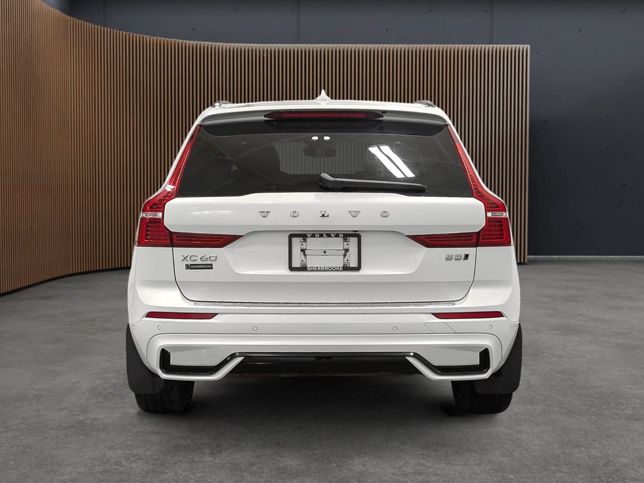 2024 Volvo XC60 B5 AWD Ultimate Dark Theme-5