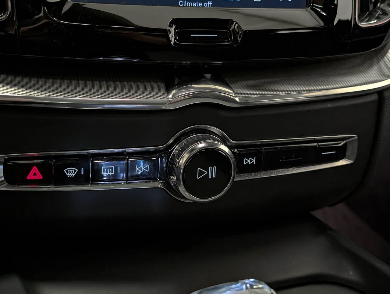 2024 Volvo XC60 B5 AWD Ultimate Dark Theme-18