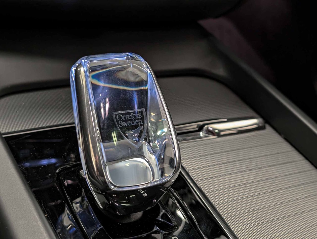 2024 Volvo XC60 B5 AWD Ultimate Dark Theme-20