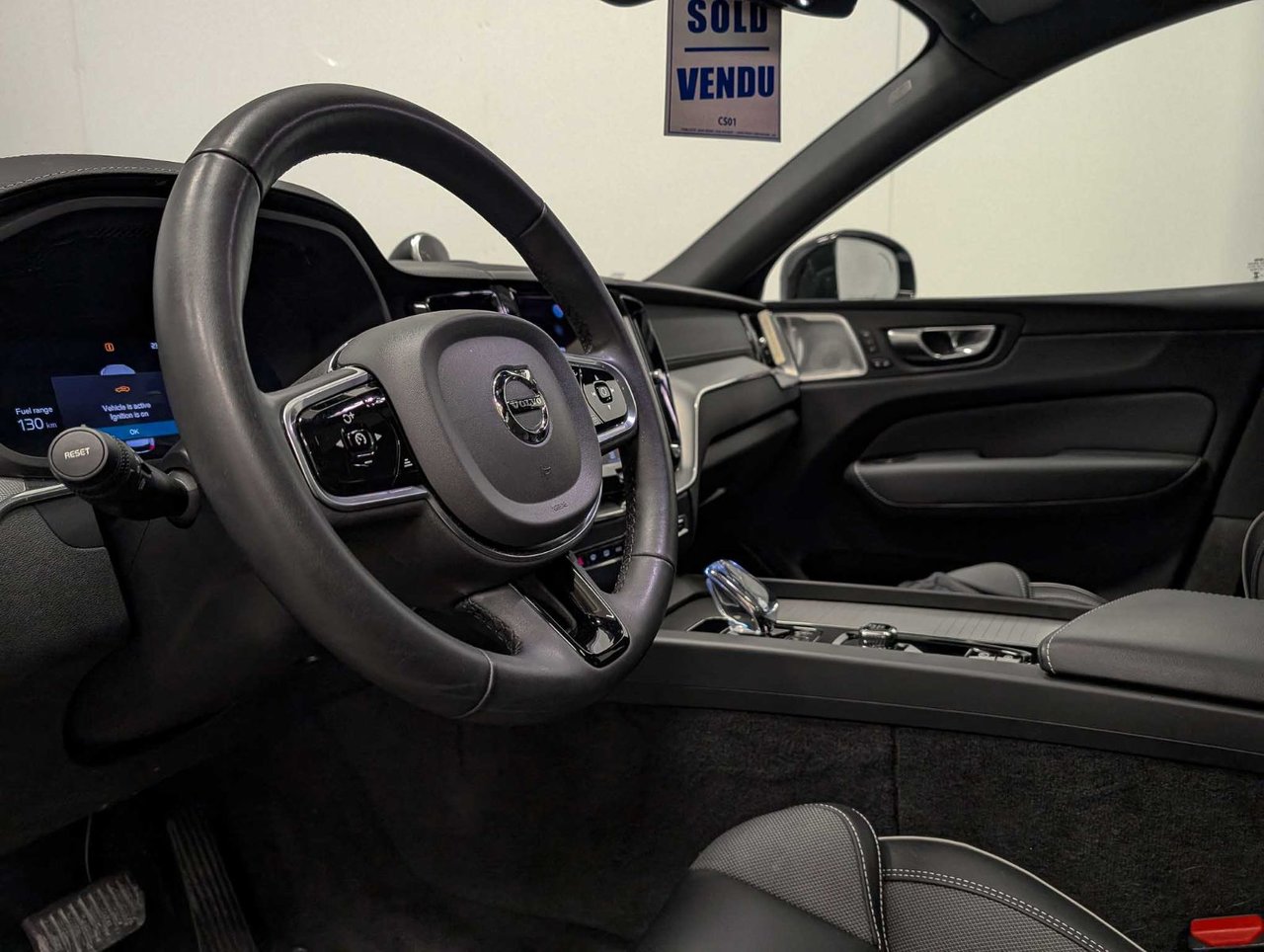 2024 Volvo XC60 B5 AWD Ultimate Dark Theme-7