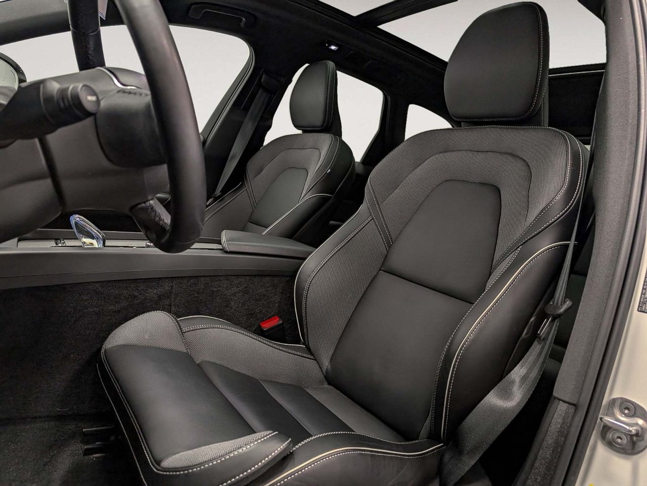 2024 Volvo XC60 B5 AWD Ultimate Dark Theme-8