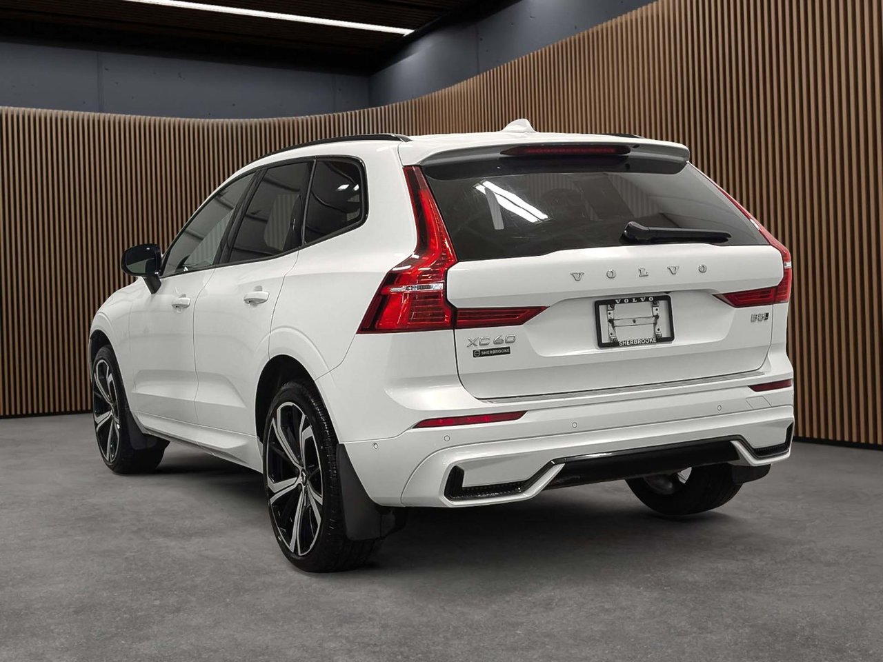 2024 Volvo XC60 B5 AWD Ultimate Dark Theme-4