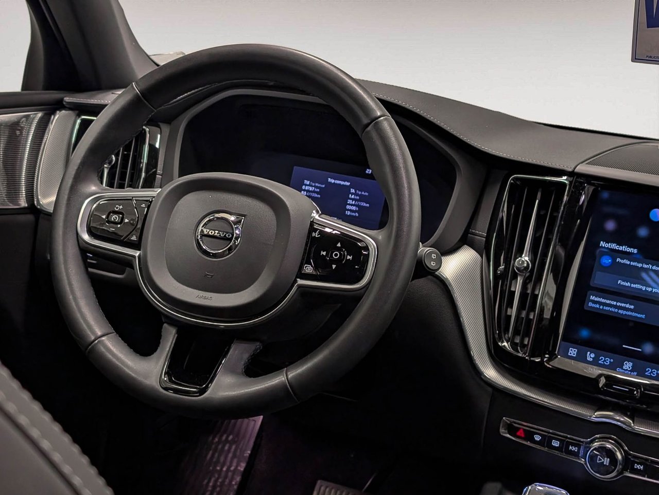 2024 Volvo XC60 B5 AWD Ultimate Dark Theme-13