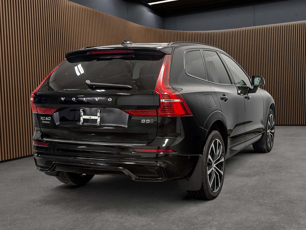 2024 Volvo XC60 B5 AWD Plus Dark Theme-5