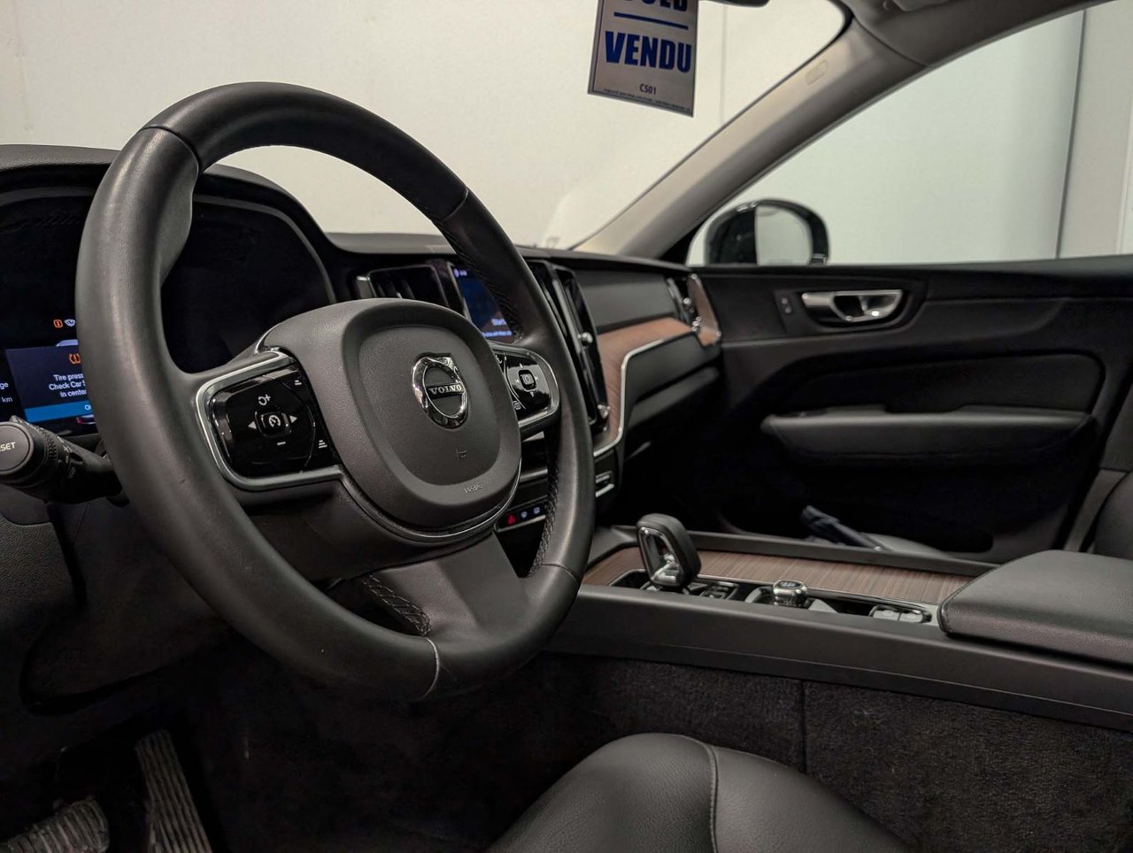 2024 Volvo XC60 B5 AWD Plus Dark Theme-6