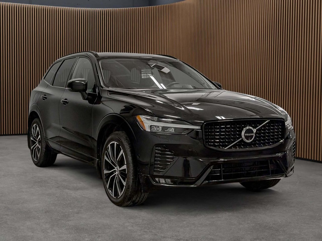 2024 Volvo XC60 B5 AWD Plus Dark Theme-2