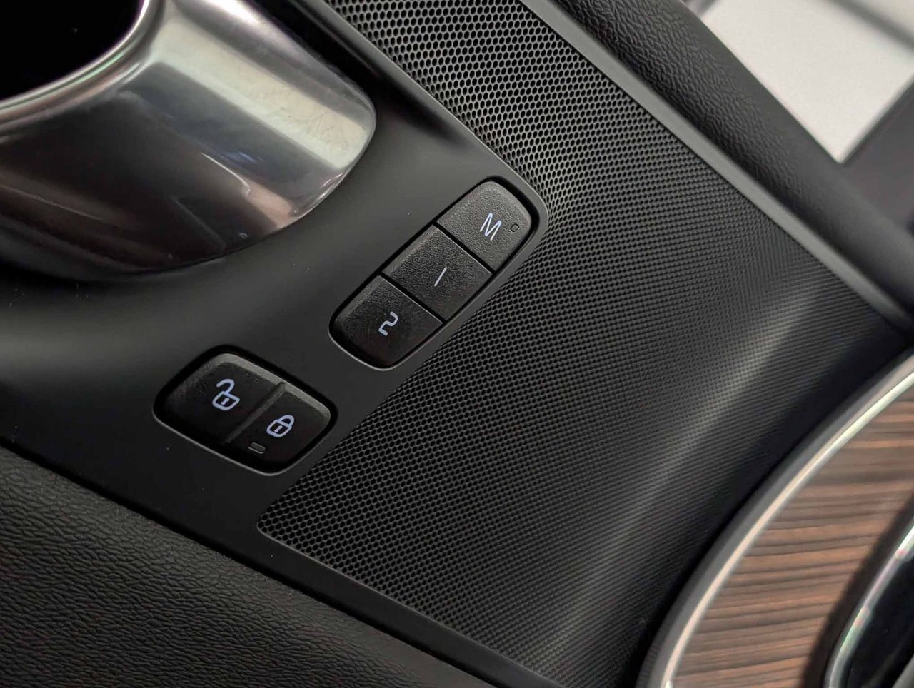 2024 Volvo XC60 B5 AWD Plus Dark Theme-21
