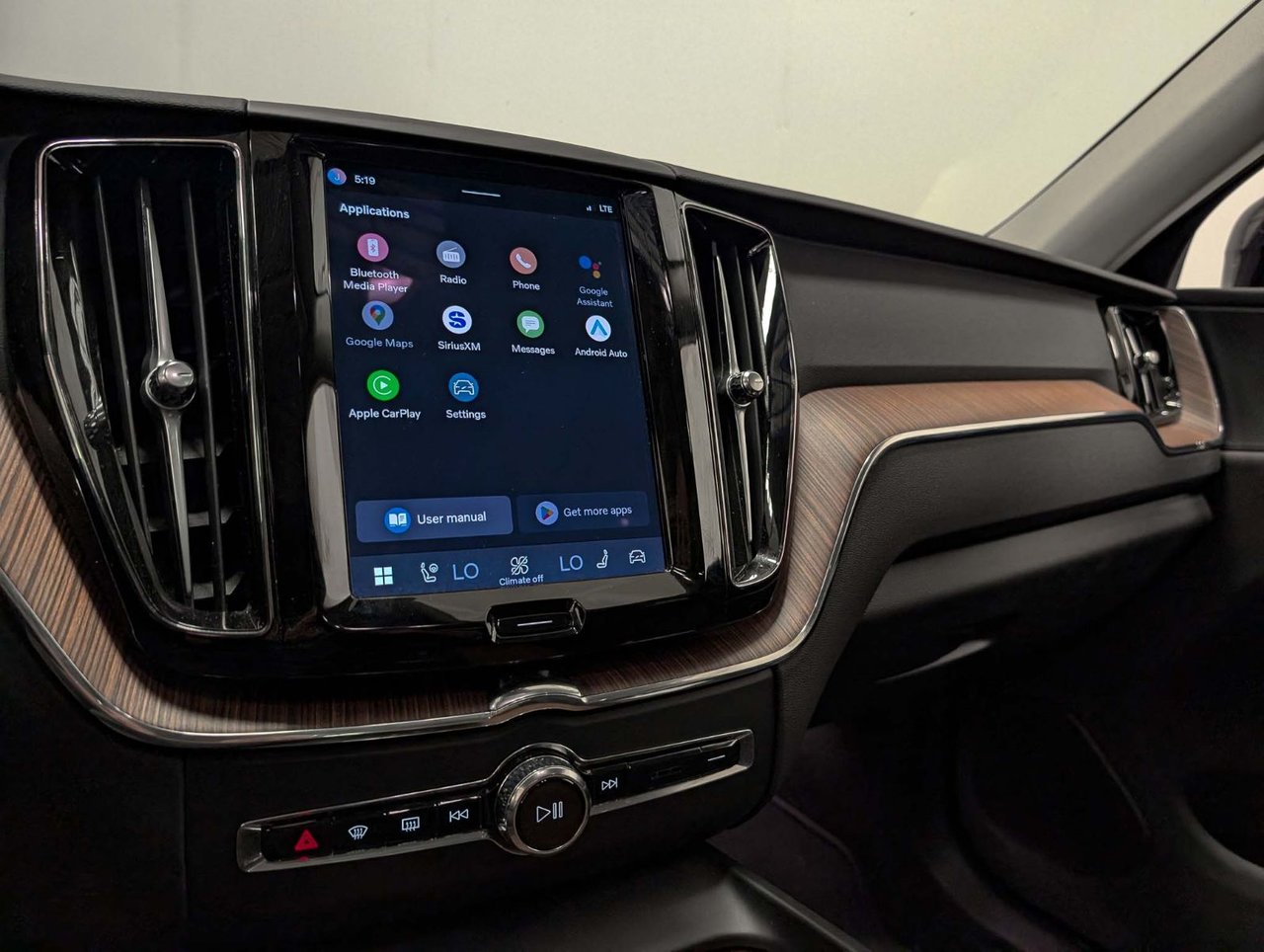 2024 Volvo XC60 B5 AWD Plus Dark Theme-13
