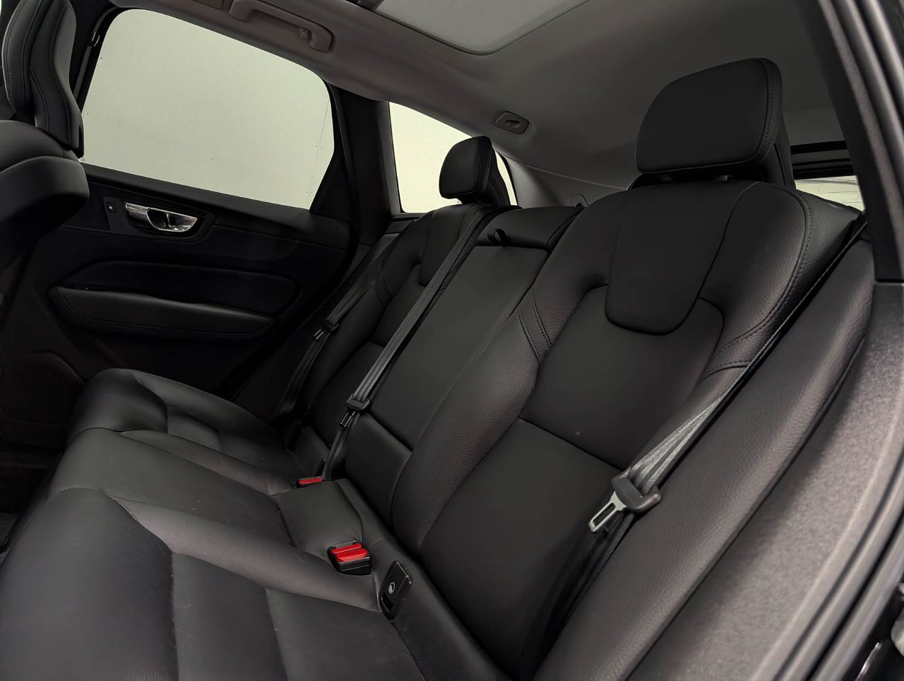 2024 Volvo XC60 B5 AWD Plus Dark Theme-10