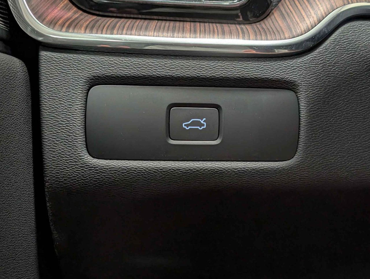 Volvo XC60 B5 AWD Ultimate Dark Theme 2024-20