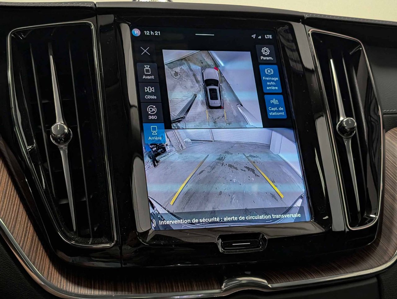 Volvo XC60 B5 AWD Ultimate Dark Theme 2024-14