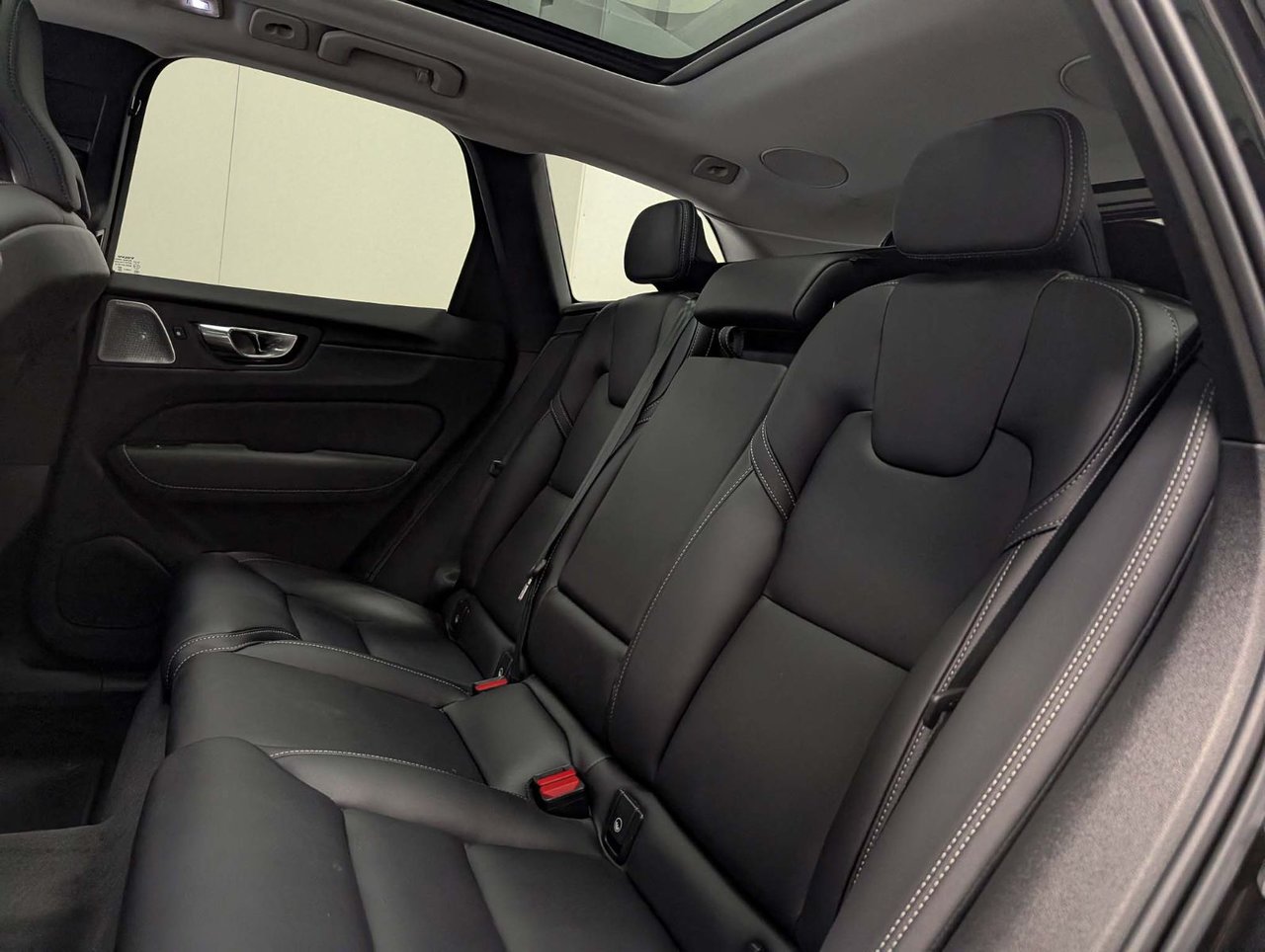 Volvo XC60 B5 AWD Ultimate Dark Theme 2024-11
