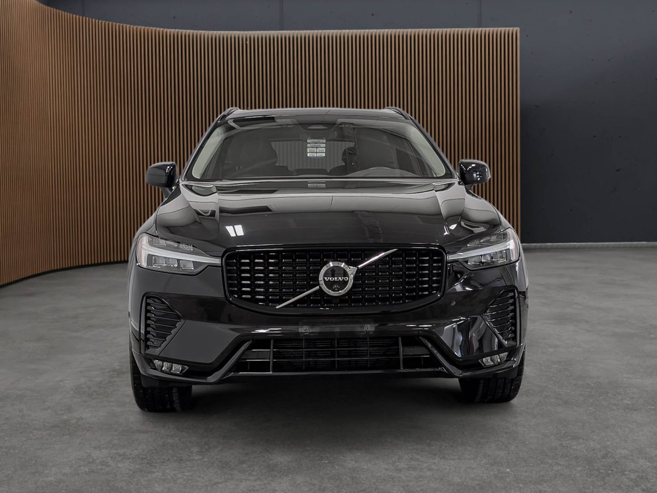 Volvo XC60 B5 AWD Plus Dark Theme 2025-4