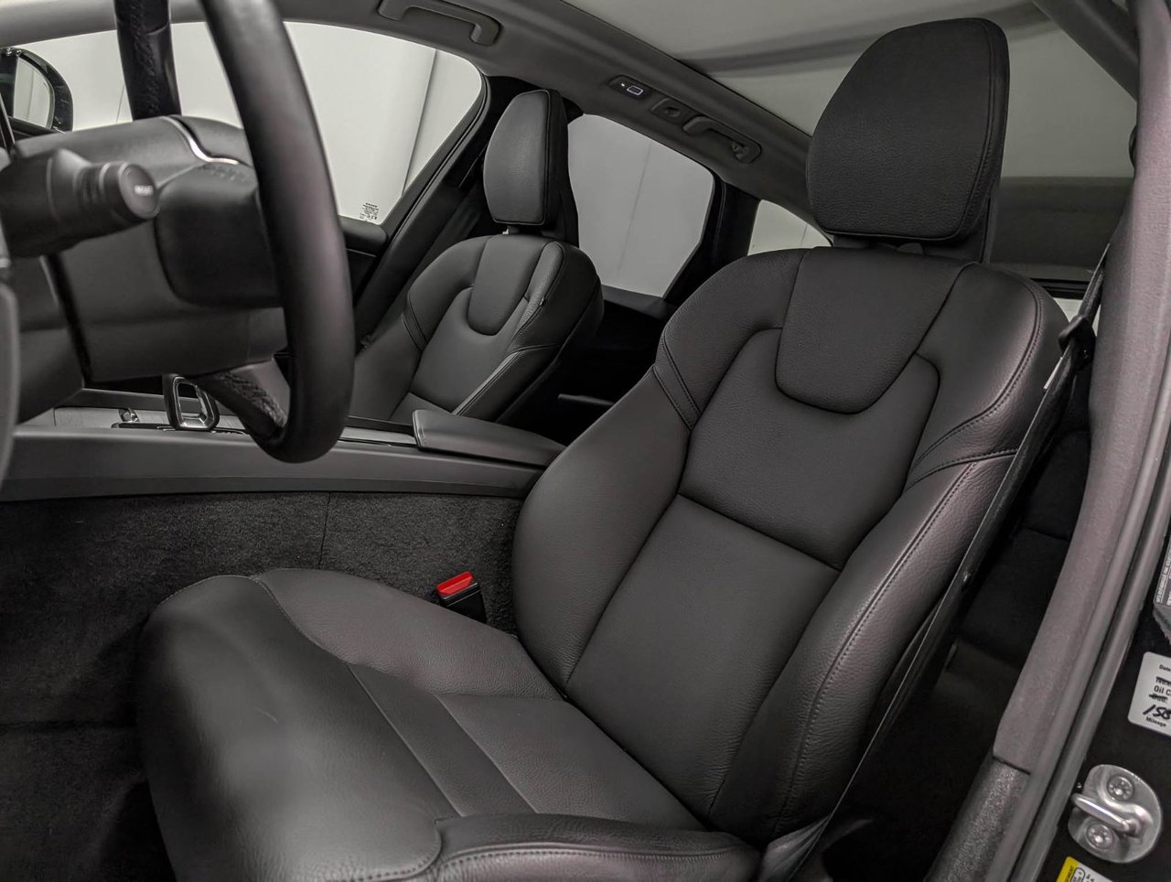 Volvo XC60 B5 AWD Plus Dark Theme 2025-21