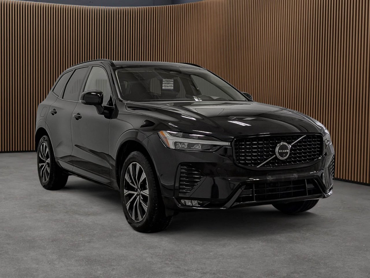 Volvo XC60 B5 AWD Plus Dark Theme 2025-5