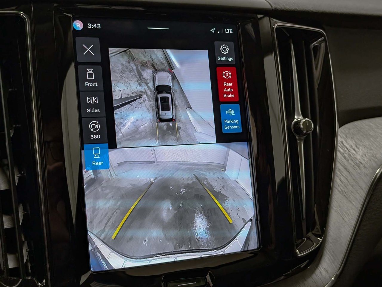 Volvo XC60 B5 AWD Plus Dark Theme 2025-20