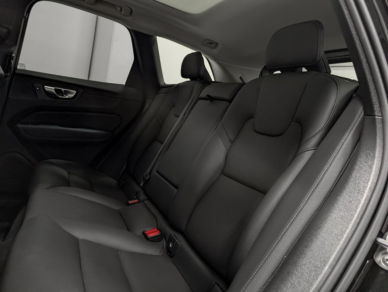 Volvo XC60 B5 AWD Plus Dark Theme 2025-9