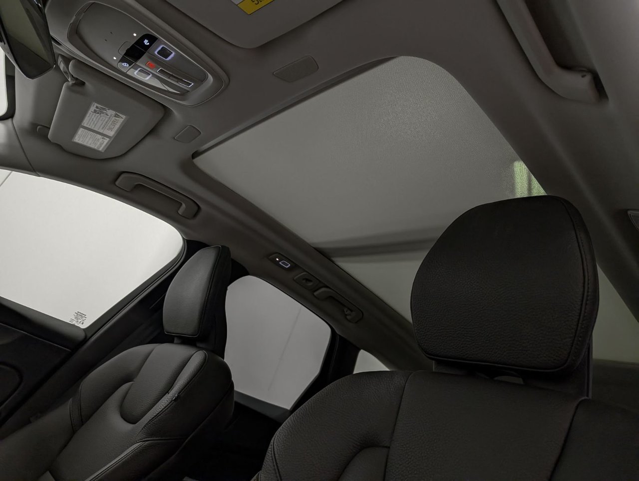 Volvo XC60 B5 AWD Plus Dark Theme 2025-23