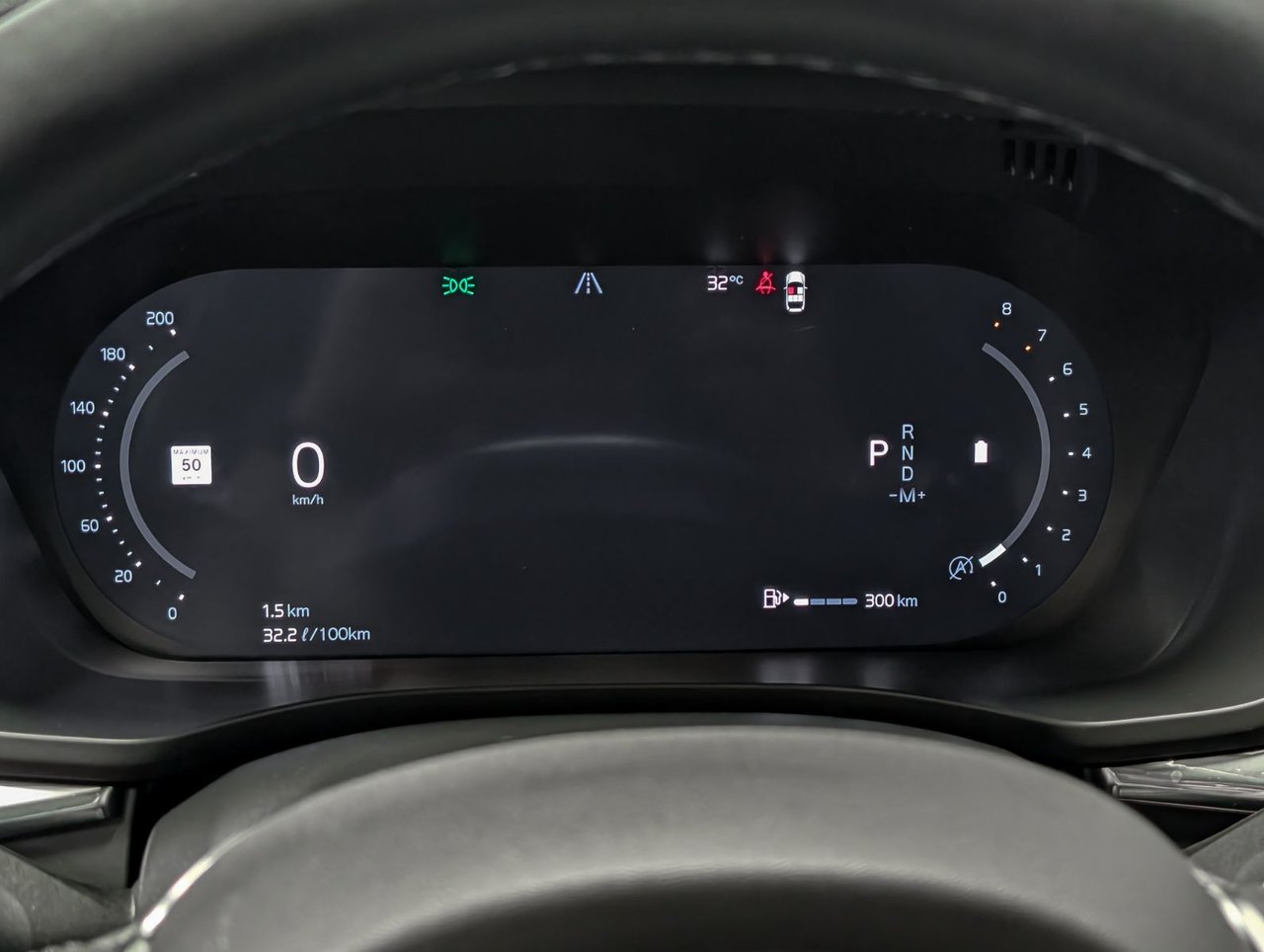 Volvo XC60 B5 AWD Plus Dark Theme 2025-30