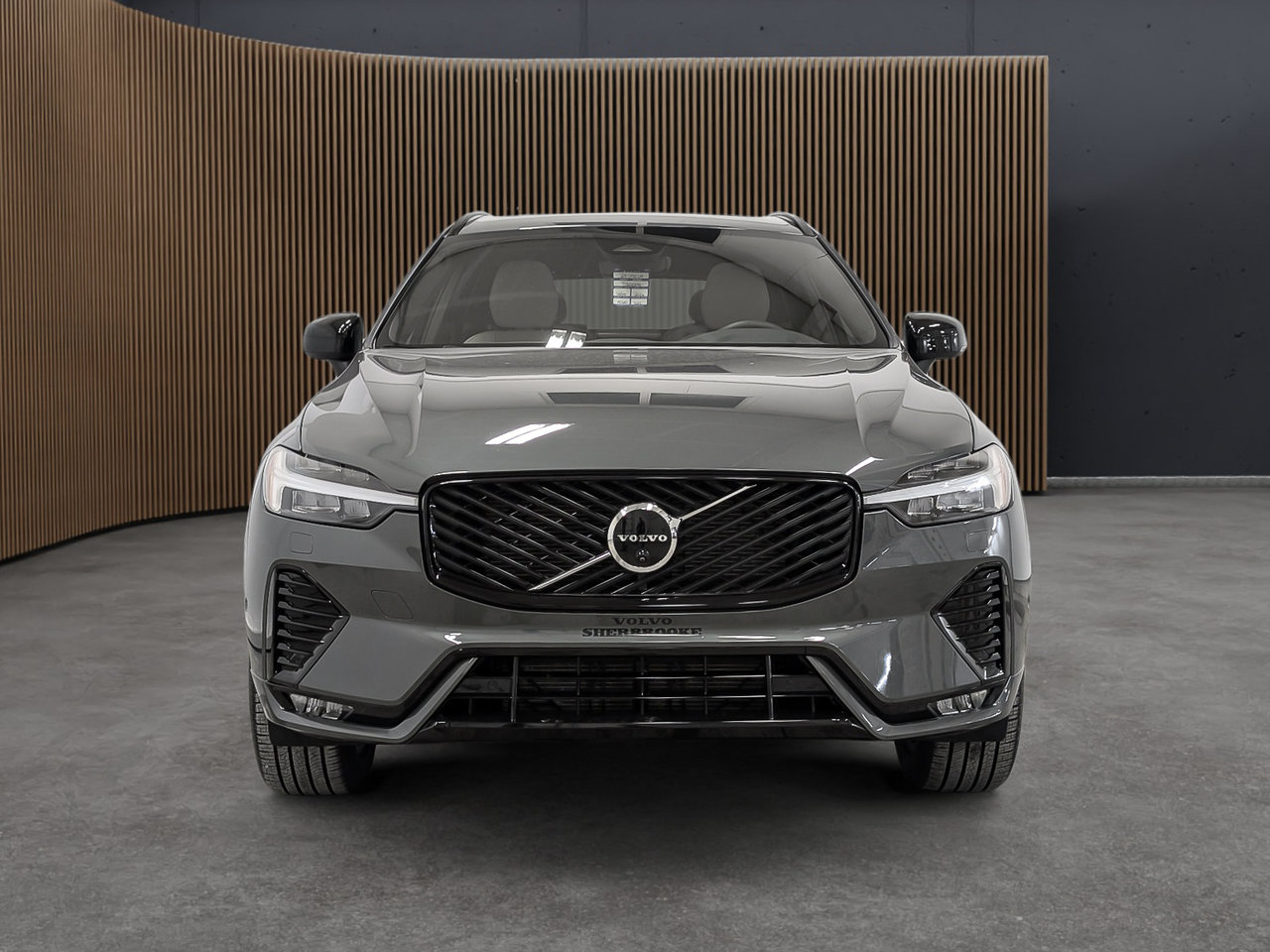 2026 Volvo XC60 B5 AWD Plus Dark Theme-5