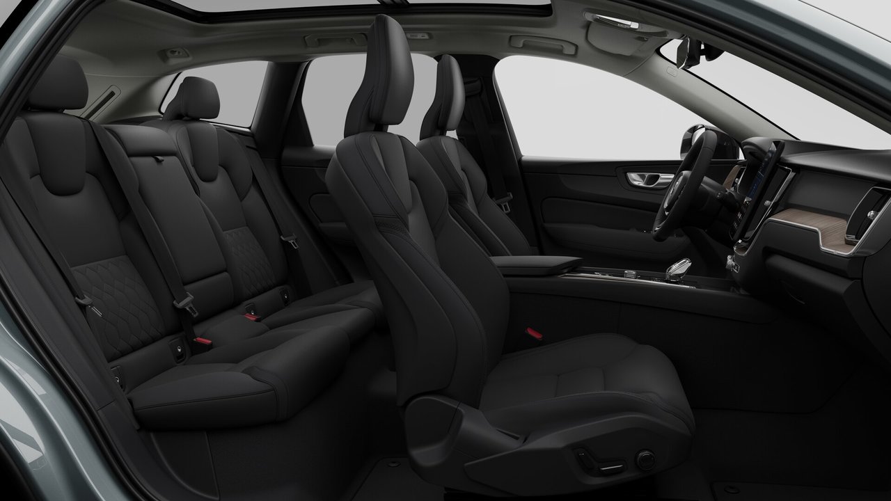 2026 Volvo XC60 B5 AWD Plus Dark Theme-12