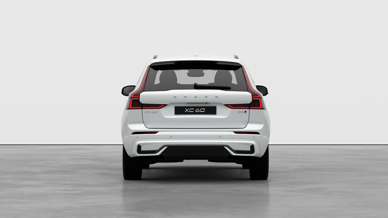2027 Volvo XC60 B5 AWD Core Dark Theme-5