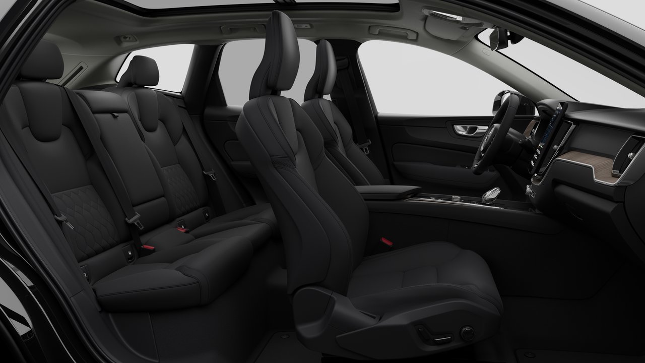 2027 Volvo XC60 B5 AWD Core Dark Theme-12