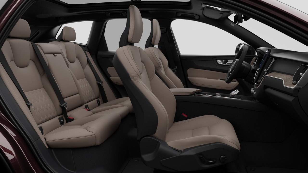 2027 Volvo XC60 B5 AWD Plus Dark Theme-12