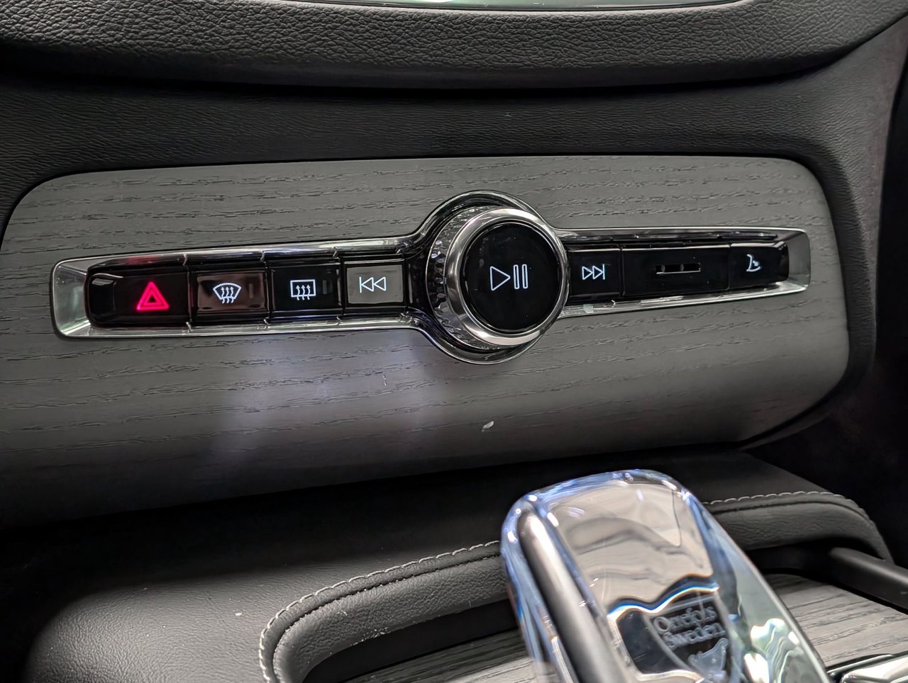 2025 Volvo XC90 Plug-In Hybrid T8 AWD Ultra Bright Theme 7-Seater-14