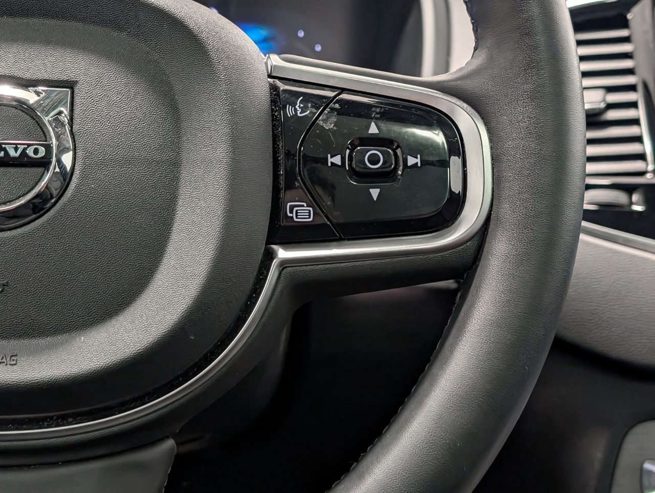 2025 Volvo XC90 Plug-In Hybrid T8 AWD Ultra Bright Theme 7-Seater-16