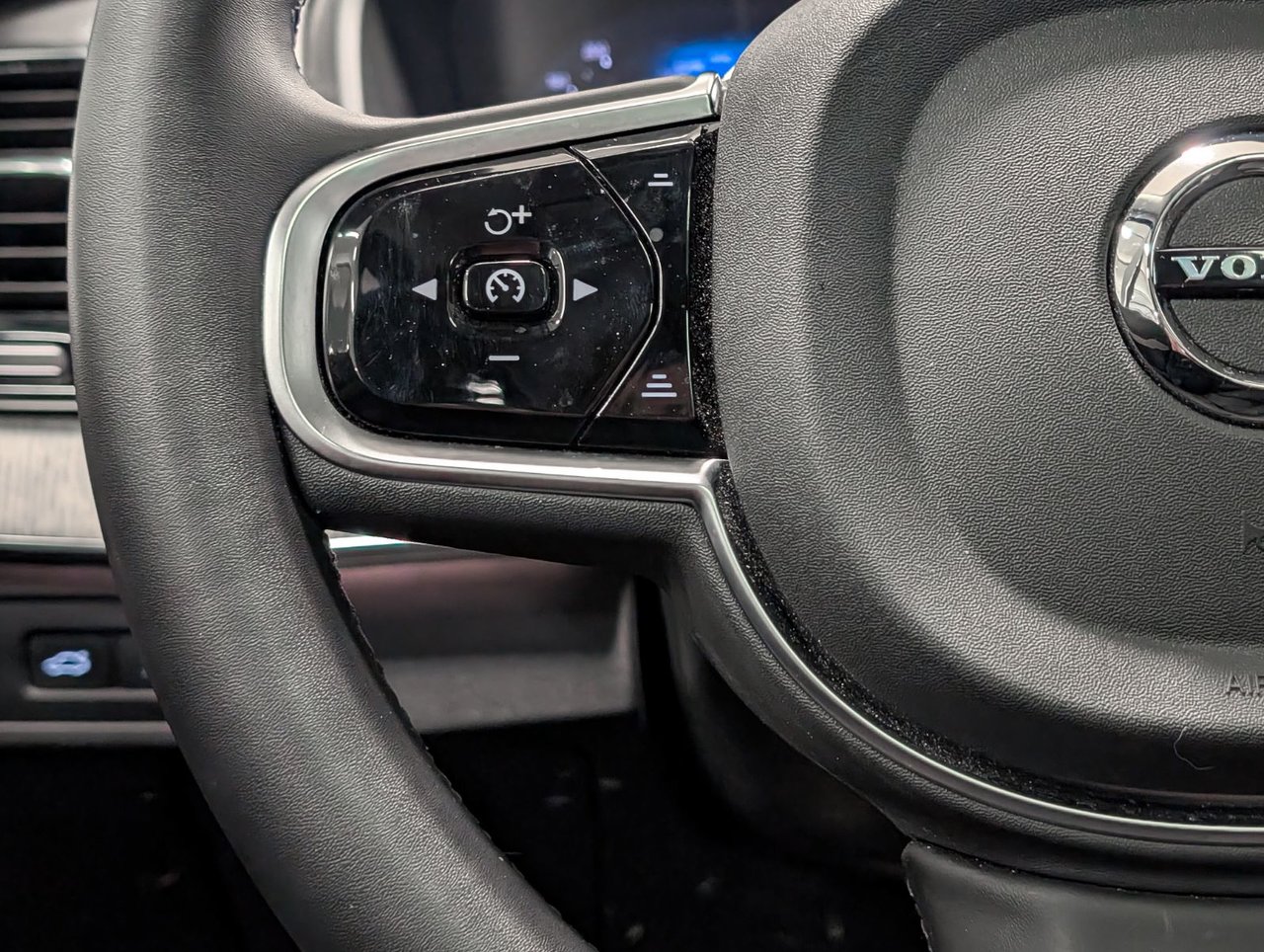 2025 Volvo XC90 Plug-In Hybrid T8 AWD Ultra Bright Theme 7-Seater-17