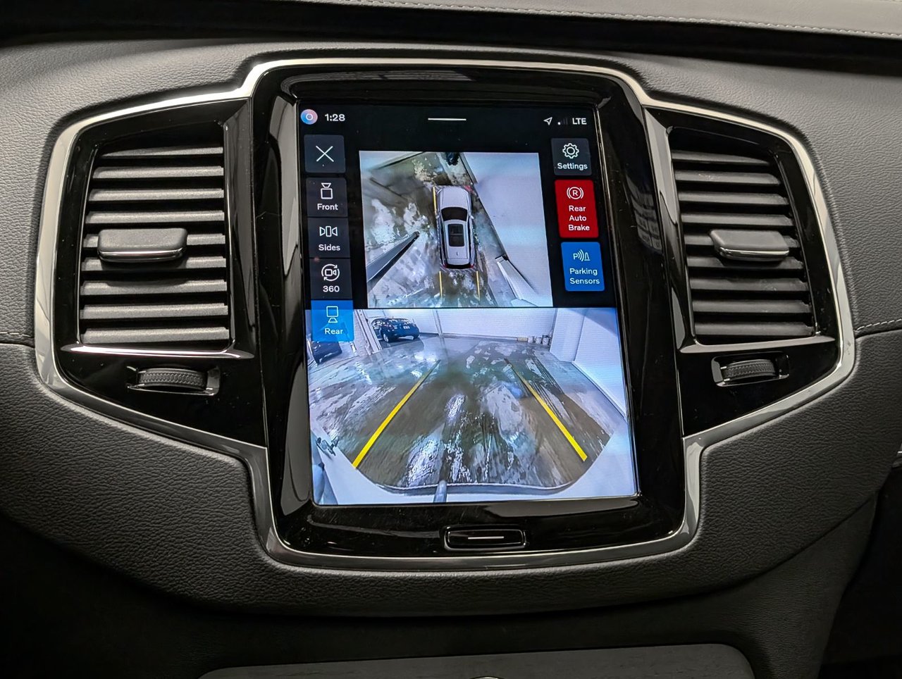 2025 Volvo XC90 Plug-In Hybrid T8 AWD Ultra Bright Theme 7-Seater-13