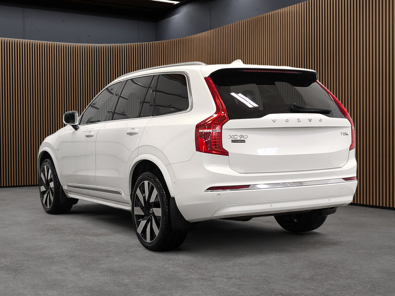 2025 Volvo XC90 Plug-In Hybrid T8 AWD Ultra Bright Theme 7-Seater-4