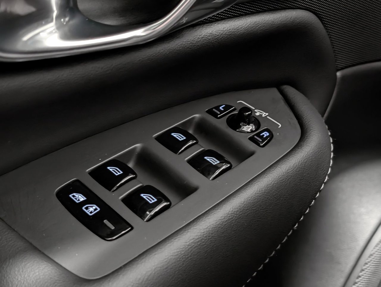 2025 Volvo XC90 Plug-In Hybrid T8 AWD Ultra Bright Theme 7-Seater-22