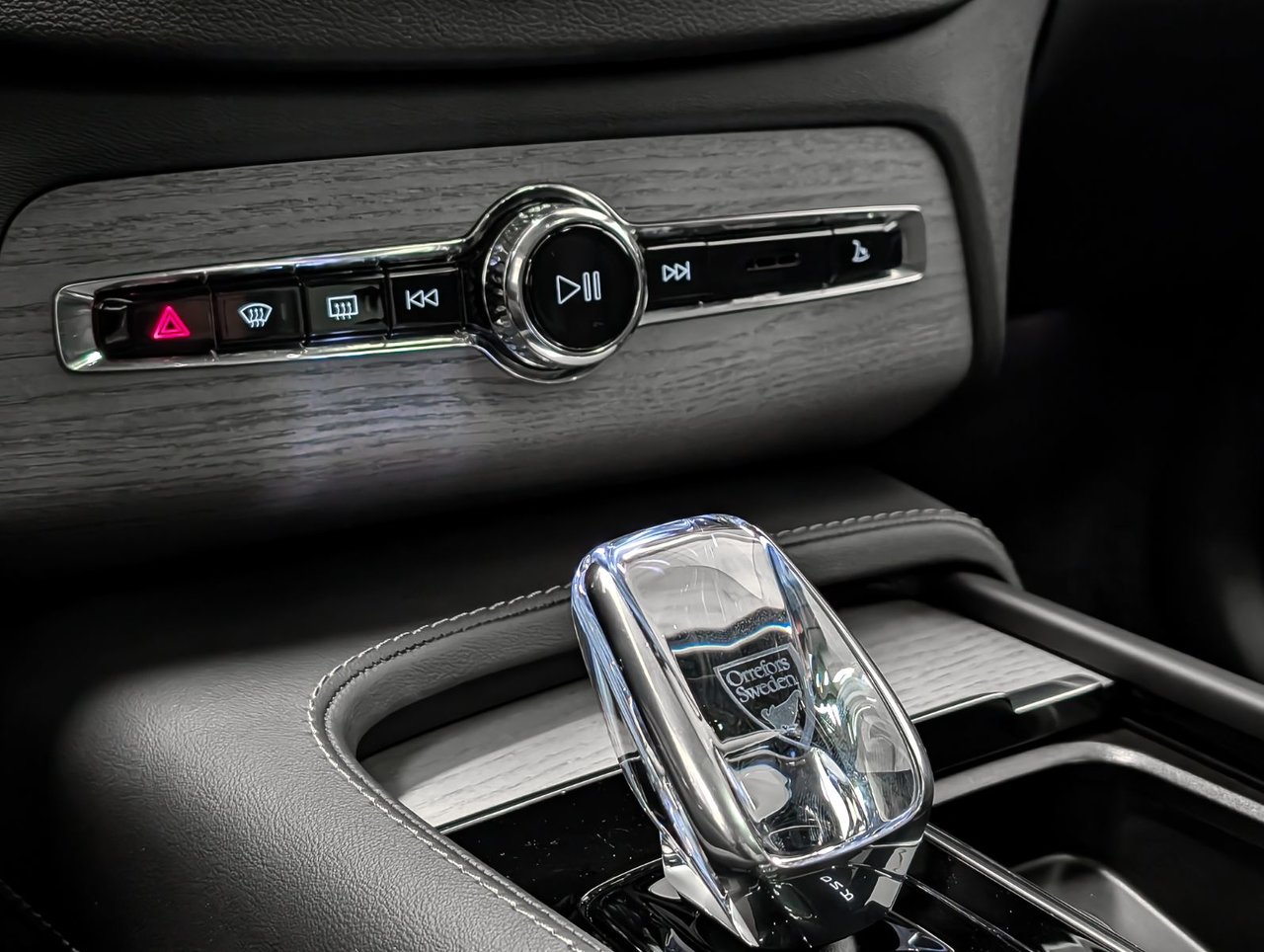 2025 Volvo XC90 Plug-In Hybrid T8 AWD Ultra Bright Theme 7-Seater-16