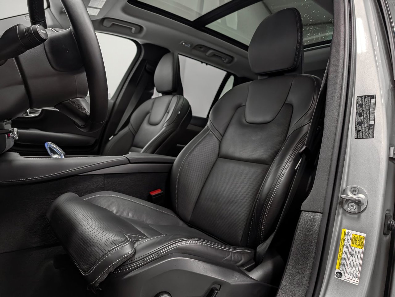 2025 Volvo XC90 Plug-In Hybrid T8 AWD Ultra Bright Theme 7-Seater-8