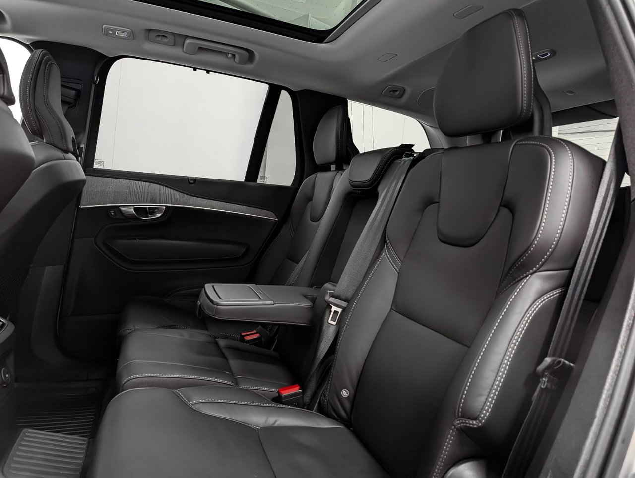 2025 Volvo XC90 Plug-In Hybrid T8 AWD Ultra Bright Theme 7-Seater-10