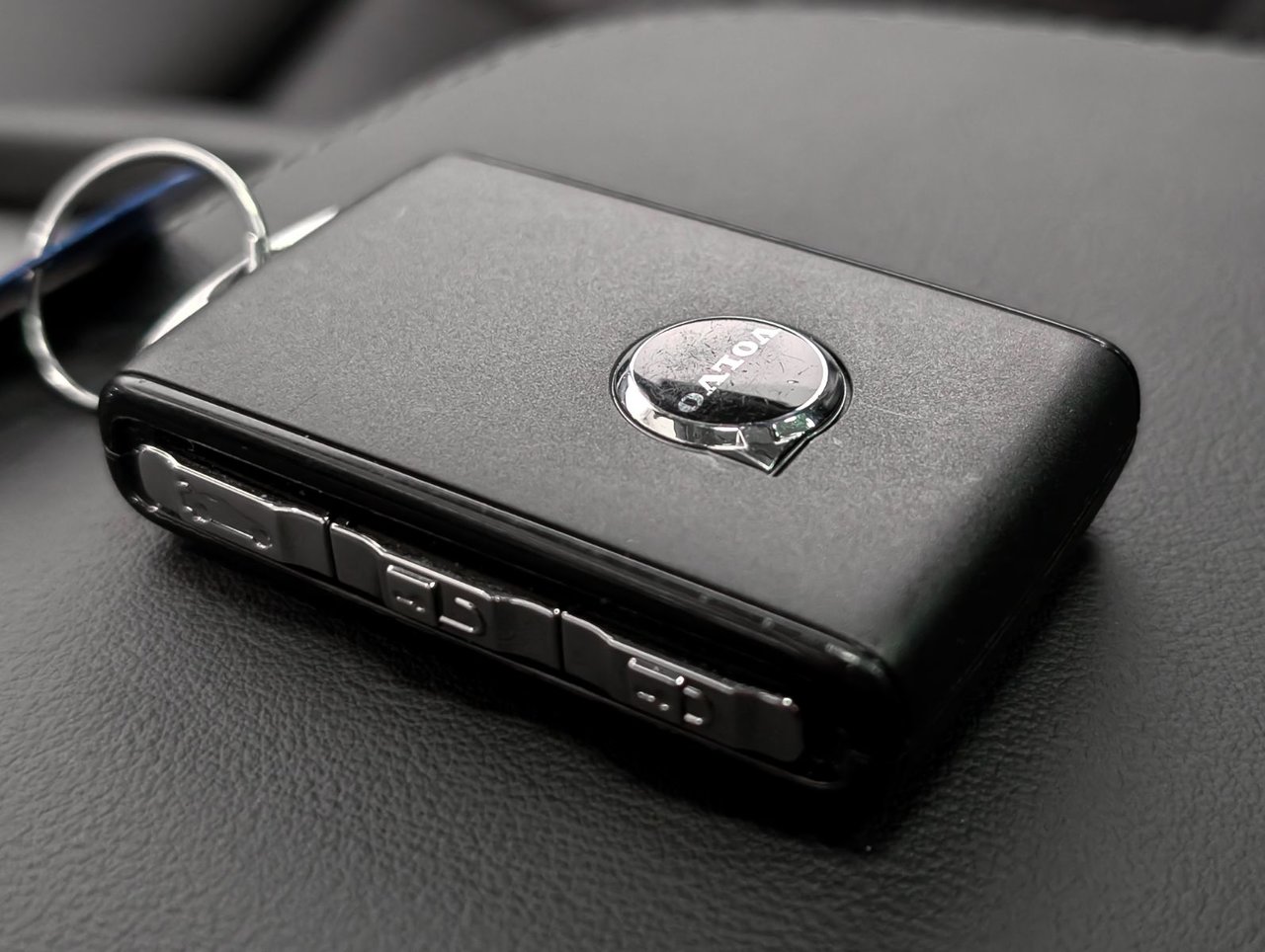 2025 Volvo XC90 Plug-In Hybrid T8 AWD Ultra Bright Theme 7-Seater-24