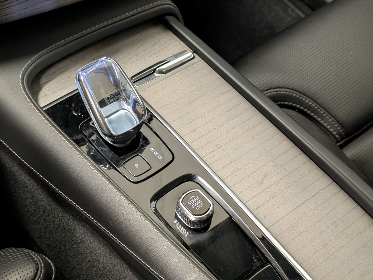 2024 Volvo XC90 Recharge T8 eAWD PHEV Ultimate Bright Theme 7-Seater-20