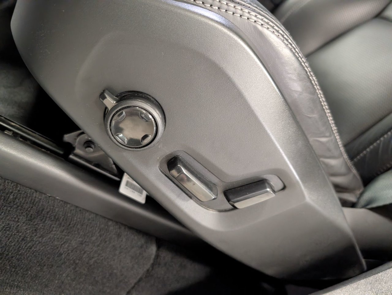 2024 Volvo XC90 Recharge T8 eAWD PHEV Ultimate Bright Theme 7-Seater-9
